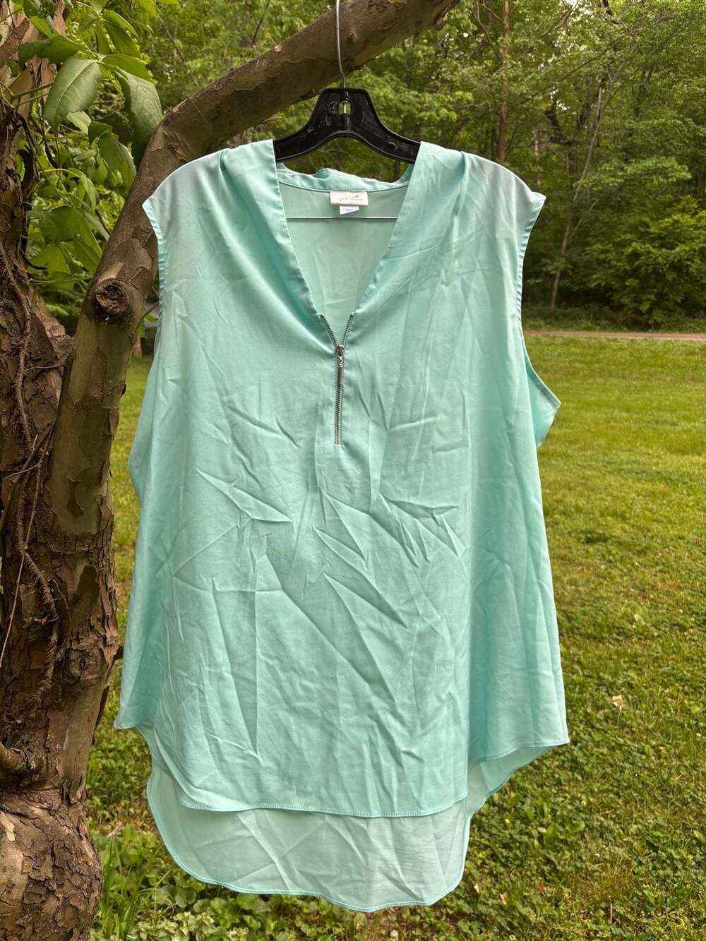 Jaclyn Smith Mint Green Half-Zip Sleeveless Blouse High-Low Hem